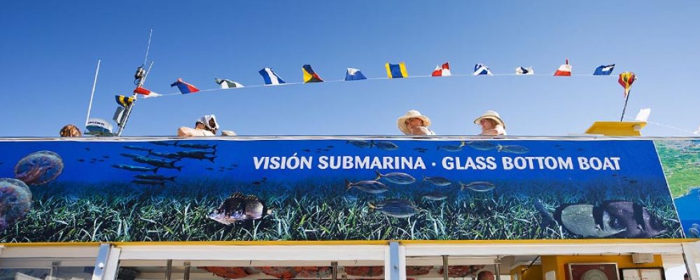 Conoced los secretos del puerto de Mahón con Yellow Catamarans