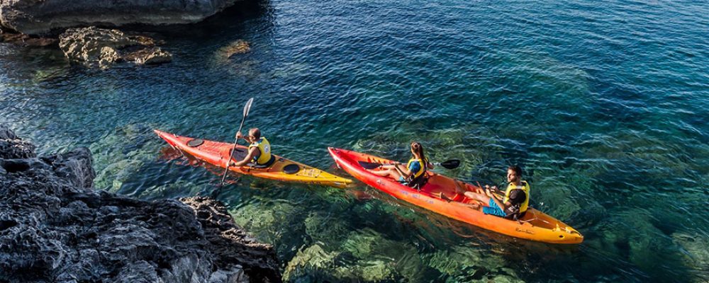 Excursión en kayak, una actividad física de lo más divertida